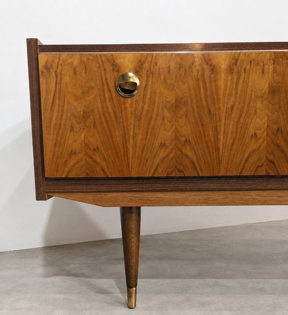 Credenza Lowboard Mid-Century Modern in radica di noce, anni '60-'70, Credenze, Legno, Metallo, Marrone (foto 4 di 11)