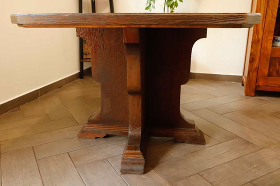 Image 1 of Rustikaler Eichentisch mit zentraler Basis