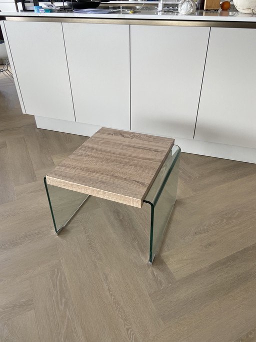 Designer-Beistelltisch 53x55 cm, 42 cm hoch, in ausgezeichnetem Zustand.