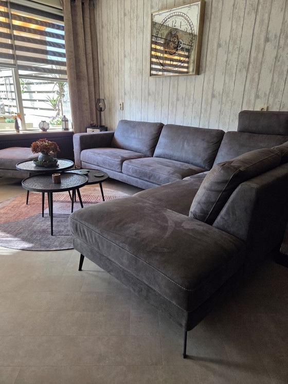 Image 1 of Mooie zgan 2 jaar oud antraciet grijze loungebank met Hocker 