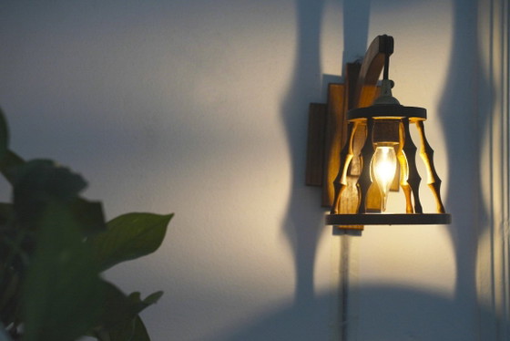 Image 1 of Set van twee Spaanse wandlampen, vintage houten lantaarnlampen, mediterrane verlichting in art-deco-stijl.