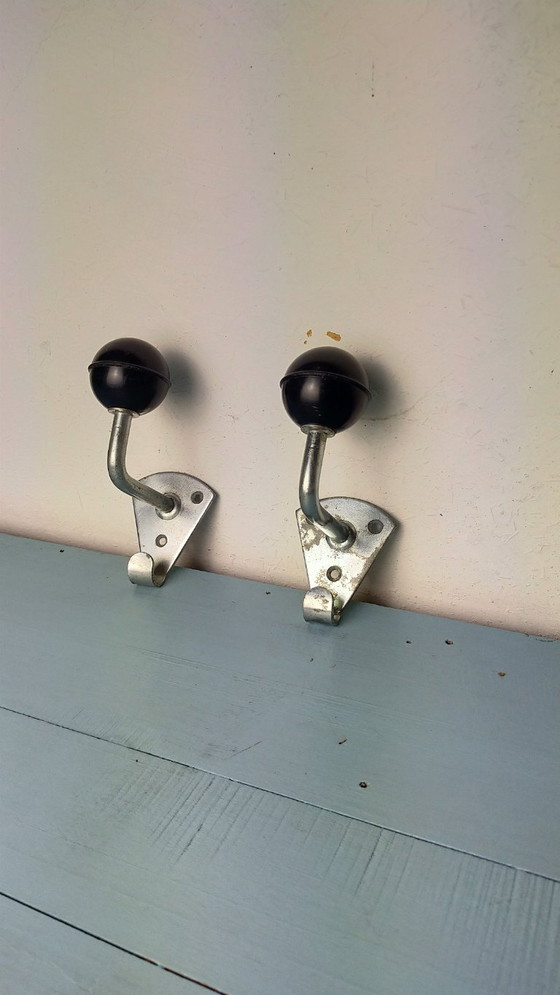 Due Appendiabiti Scolastici Vintage – Metal, Plastic (photo 5 of 5)