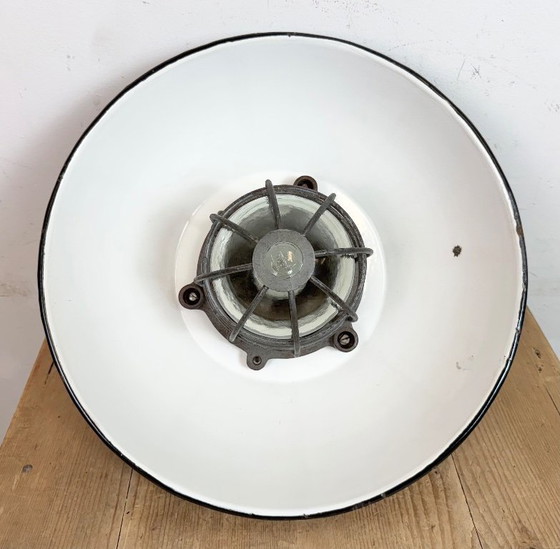 Image 1 of Lampada a sospensione industriale a gabbia in ghisa e smalto nero, anni '60