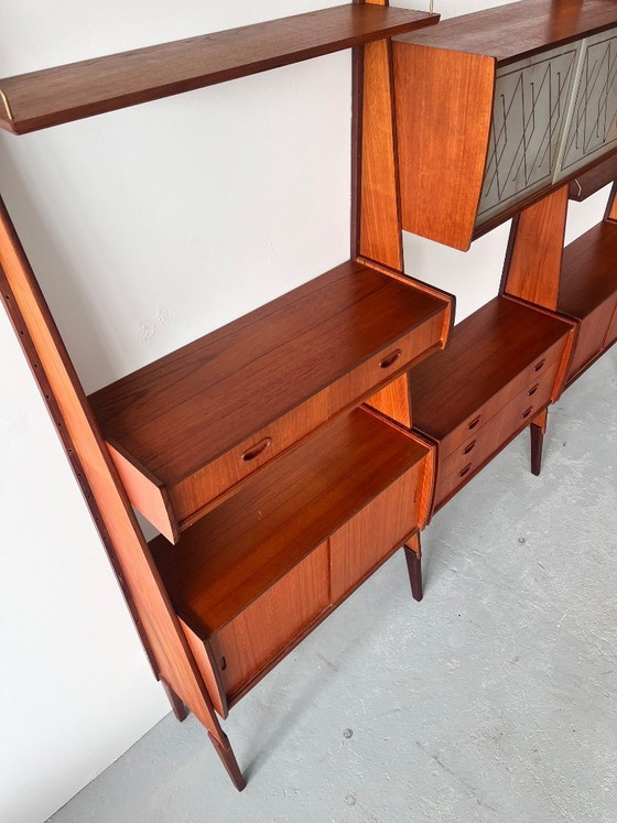 Image 1 of Librería modular escandinava «Panto», Noruega, década de 1960, teca de mediados de siglo.