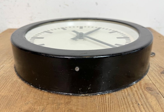 Image 1 of Horloge murale industrielle allemande noire, années 1950