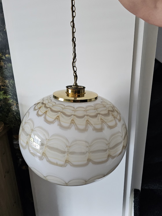 Image 1 of Lampada a sospensione MCM con grande paralume in vetro di Murano