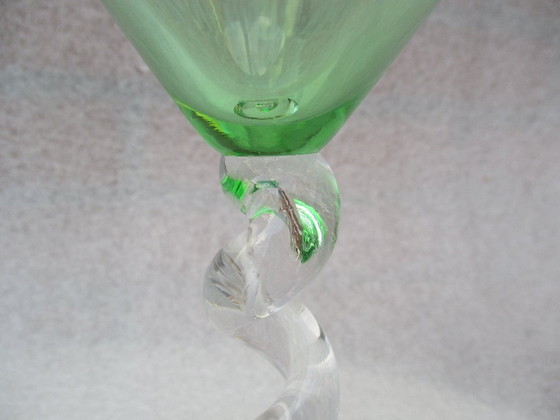 Image 1 of Cocktailglas-Set mit gedrehtem Stiel, Luxus mundgeblasen, grüner Spiralstiel, Studioglas, 21 cm.