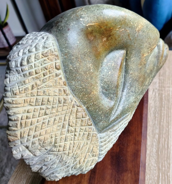 Chef-d'œuvre de Qualité Musée: La Sculpture de Serpentin Shona "De Griek" Unique (11,5 kg) – Stone, Wood (photo 3 of 15)
