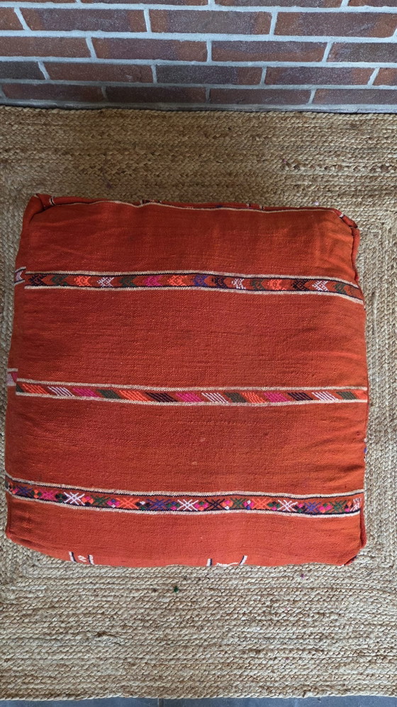 Vintage Berber Pouf Handmade in Morocco – Footstools & poufs, Wool (photo 6 of 7)