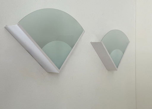Coppia di applique in metallo e vetro sabbiato, Francia 1970