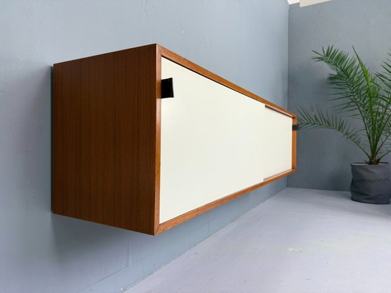 Image 1 of Florence Knoll für Knoll, Hängeschrank aus Walnussholz, Modell 123 W-1, 1947