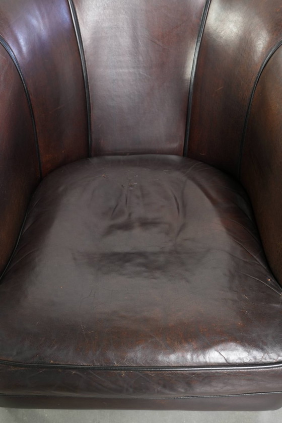 Prachtige set van een schapenleren bankstel samen met zijn bijpassende clubfauteuil met een luxe voorkomen (photo 6 of 22)
