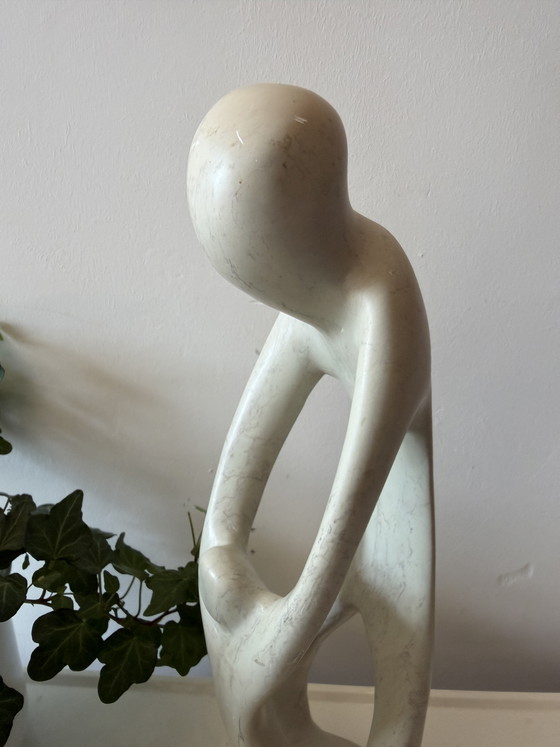 Image 1 of Sculpture en stéatite représentant un parent et un enfant