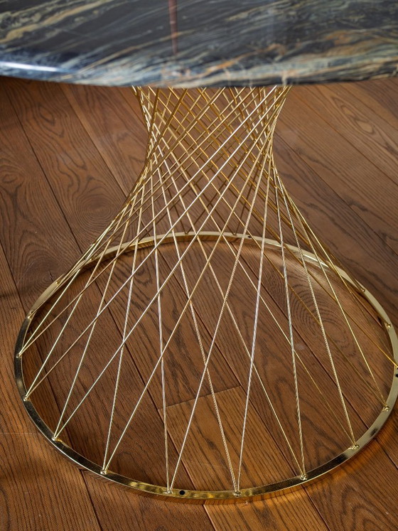 Image 1 of Table ronde de luxe – plateau en marbre noir et piètement doré
