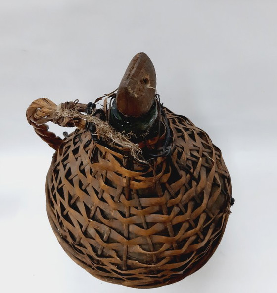 Image 1 of Dame-jeanne ancienne en osier et verre