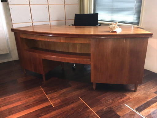 Birnbaumschreibtisch aus den 1930er Jahren