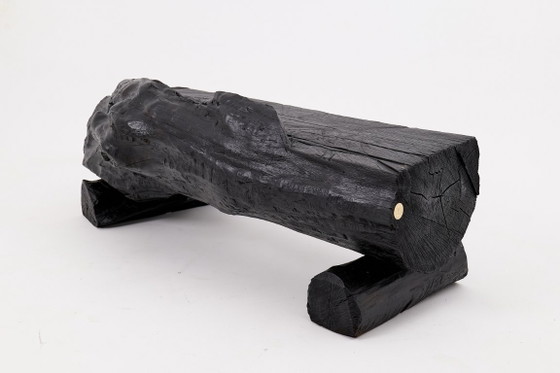 Image 1 of Bank van massief verkoold hout van Logniture – een organisch, modern en sculpturaal zitmeubel.