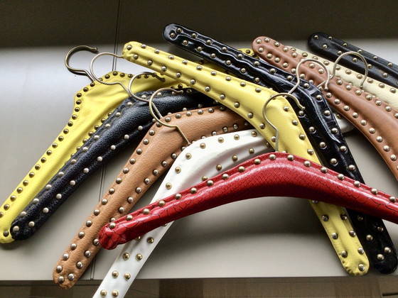 Image 1 of Set de 10 cintres rétro vintage avec clous