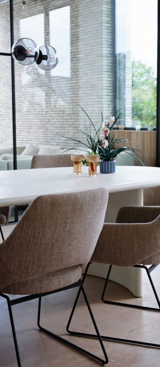 Image 1 of Mesa de comedor orgánica única - 280 x 115 cm - con base curvada