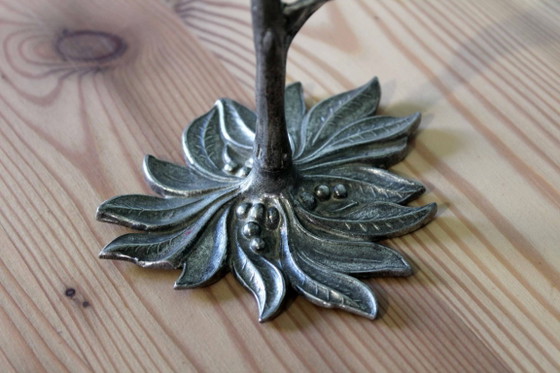Image 1 of Candelabro de peltre con diseño floral, 1970