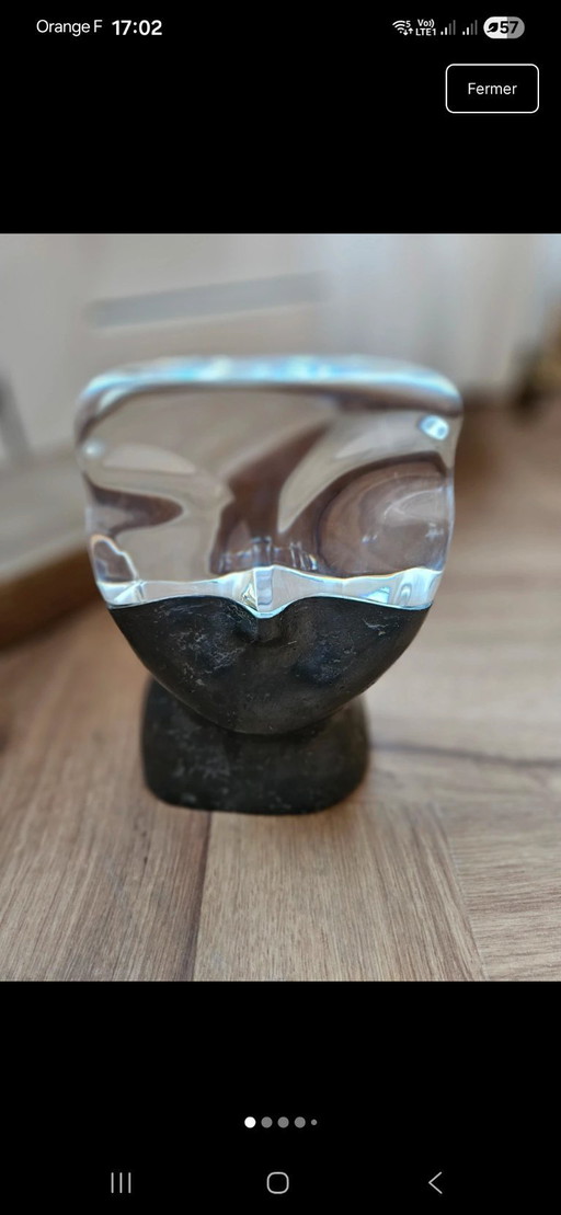 Escultura antropomórfica monumental, rostro híbrido en cristal macizo y metal en bruto, 11 kg