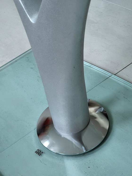 Image 1 of Table de salle à manger en verre + 6 chaises en cuir crème/blanc. Marque Rolf Benz prix 850,00€.