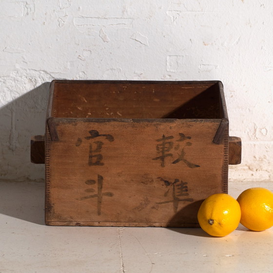 Antica misura per grano Dou in legno di olmo, Cina, circa 1900, Oggetti decorativi, Ferro, Nero, Rustic (foto 10 di 10)