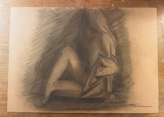 Image 1 of Disegno a carboncino, firmato, ritratto femminile in stile "chiaroscuro"