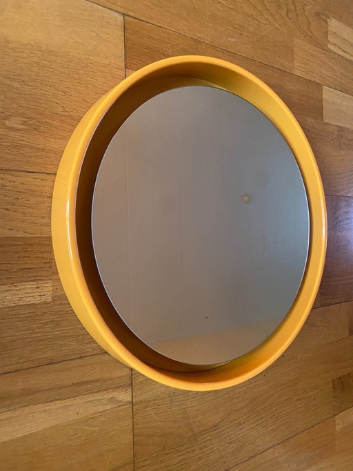 Retro-Weltraumzeit-Spiegel