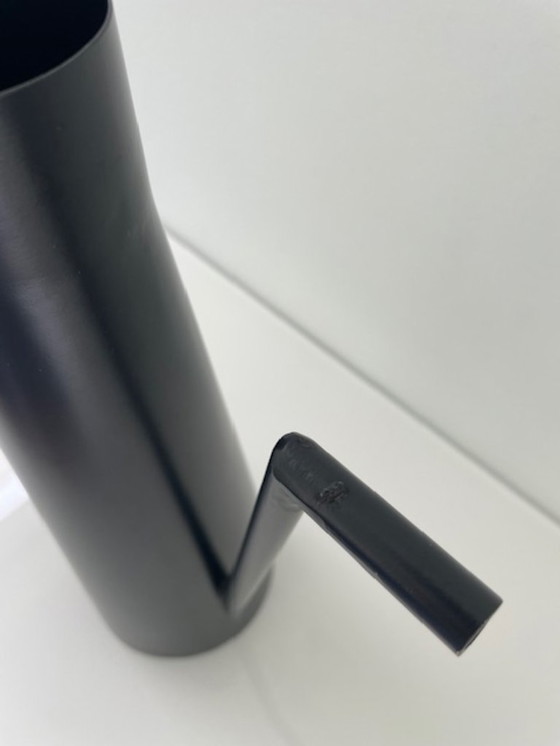 Image 1 of Annaffiatoio/vaso di design minimalista "Portici" in ferro nero opaco