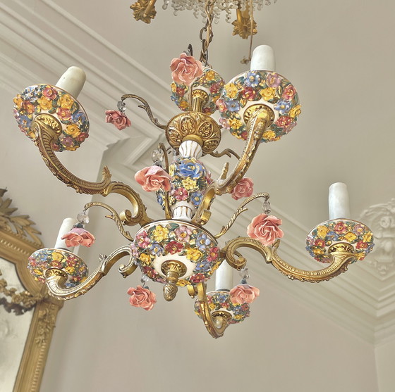 Image 1 of Antiker italienischer Kronleuchter aus Porzellan – Capodimonte-Stil
