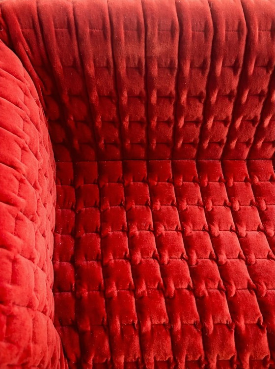 Image 1 of Inga Sempe - Ligne Roset Ruché Poltrona e chaise longue Rivestimento in velluto rosso e gambe in legno grigio 2025