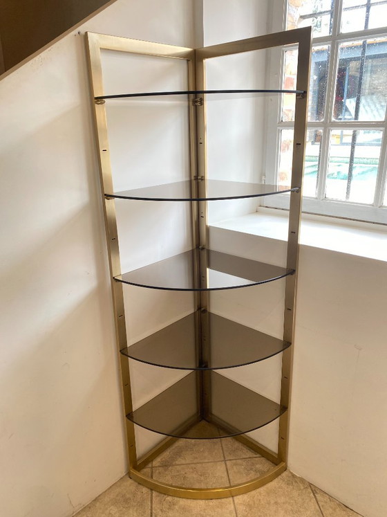 Vintage modulaire hoekwandkast uit de jaren 70 met glazen en gouden metalen frame. – Boekenkasten, Glass (photo 20 of 20)