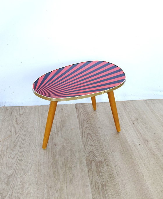 Image 1 of Table d'appoint des années 1950 avec un motif distinctif