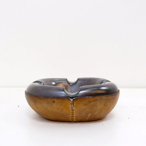 Longchamp ashtray in glazed ceramic and leather, 1950s style, France