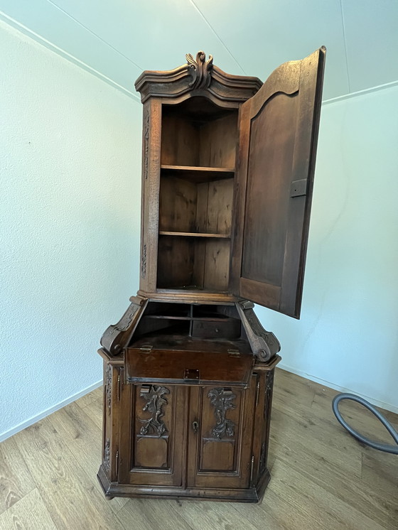 Image 1 of Antieke 18de eeuwse Luikse hoekkast