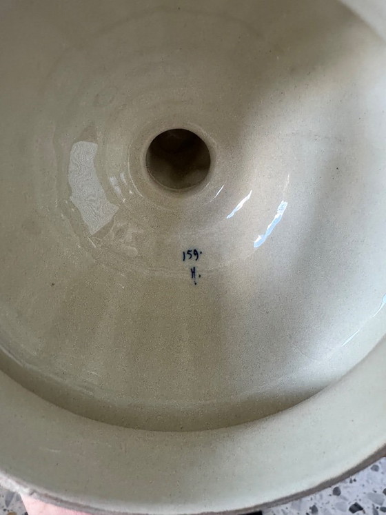 Gran jarrón con tapa, pintado a mano en azul de Delft, procedente de Plateelbakkerij RAM en Arnhem. (photo 7 of 7)