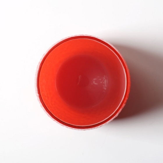 Image 1 of Vaso Mid-Century moderno rosso martellato: vetro svedese Elme Glasbruk, anni '60