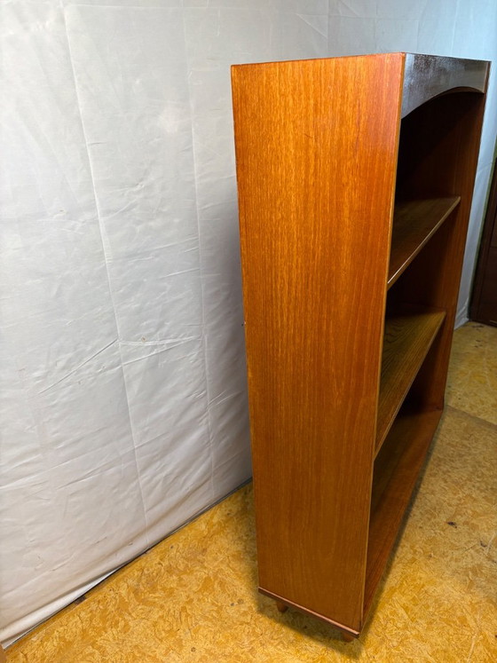 Vintage teakhouten boekenkast uit het midden van de 20e eeuw | Jaren 60-70 | Retro Scandinavische stijl | (photo 5 of 6)