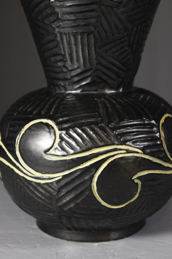 Image 1 of Keramische vaas uit de jaren 1950, satijnzwart en glanzend geel emaille, Elchinger Chambost-stijl.