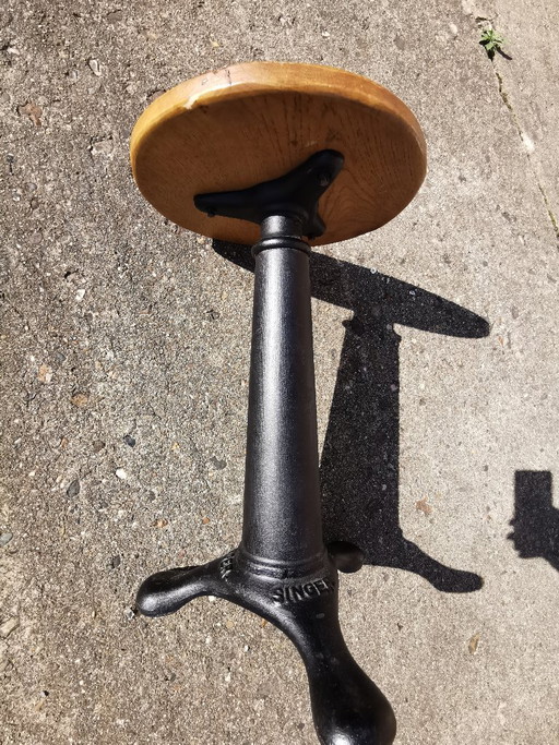 Antieke Singer naaimachine driepoot kruk met ronde gietijzeren zitting – krukjes, Cast Iron, Wood