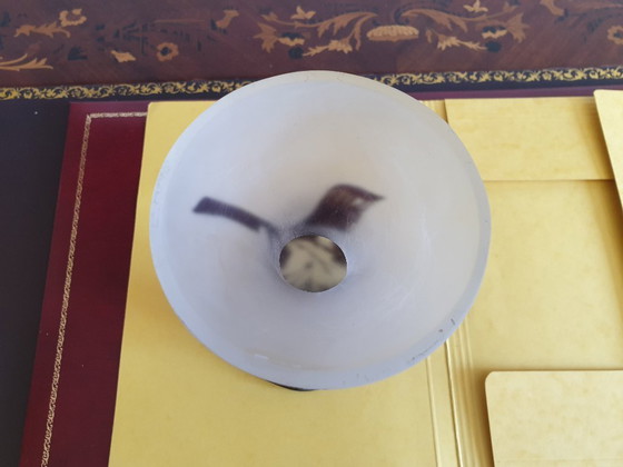 Image 1 of Vase aus mehrschichtigem, säuregeätztem Glas, signiert, Höhe 25,2 cm, Violett-/Aubergine-Töne