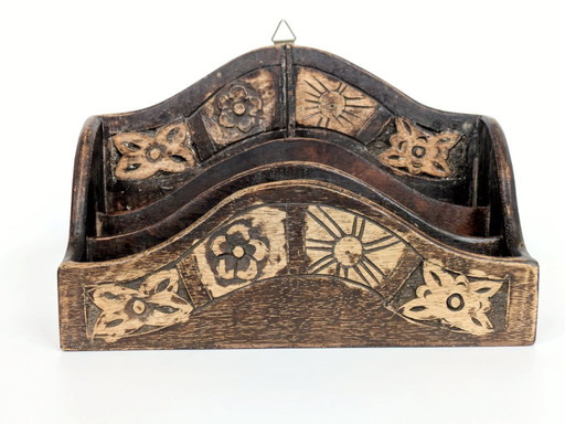 Vintage, handgeschnitzter Schreibtisch-Organizer aus Walnussholz mit Briefablage, verziert mit botanischen und Sonnenmotiven