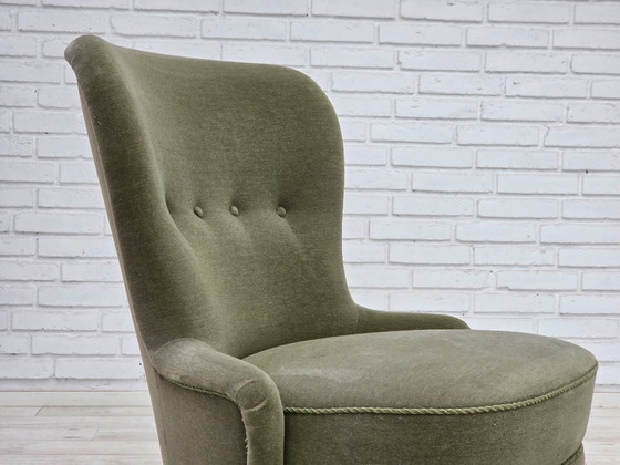 Image 1 of Deense fauteuil uit de jaren 70, bekleed met groen meubelvelours.
