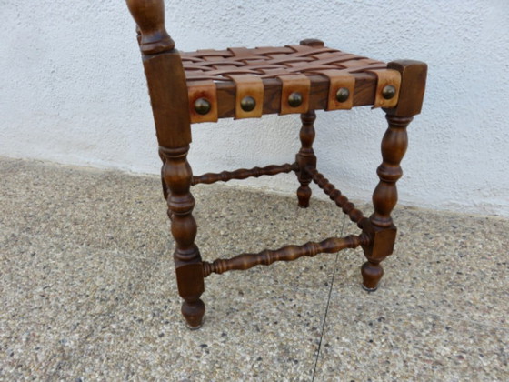 Sedia spagnola in legno massello di quercia e spesse cinghie di cuoio color cognac, anni '30-'40. (photo 11 of 11)