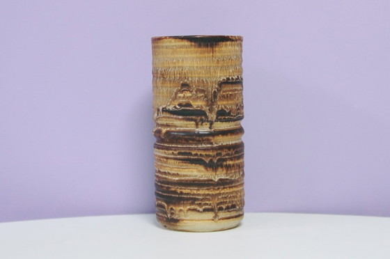 Image 1 of Vase tubulaire brun d'Allemagne de l'Ouest