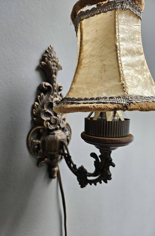 Lampade da parete in stile rococò francese, bronzo con paralumi in pelle