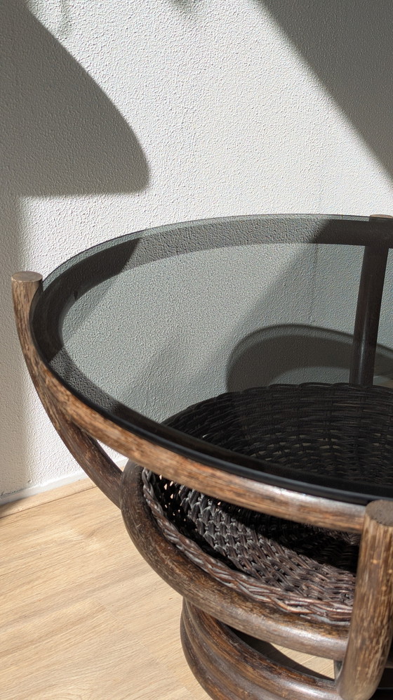 Image 1 of Draaibare rotanstoel uit de jaren 70 met oranje corduroy kussen