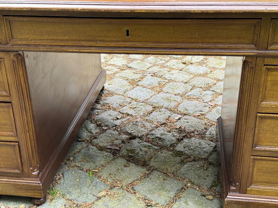 Image 1 of Scrivania da ministro/a per partner, 160x120 cm, mogano e rovere. 15 cassetti. Inglese.