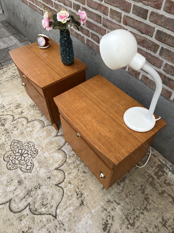 Ensemble de 2 tables de chevet vintage du milieu du siècle – Tables de nuit, Wood (photo 7 of 9)